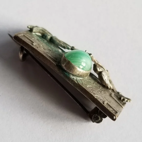 Antique Victorian brooch Peking glass bird pin - Picture 10 of 13